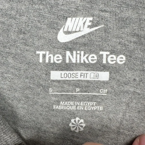 The Nike Tee T-Shirt Mens Small Gray Center Swoosh Loose Crewneck Short Sleeve